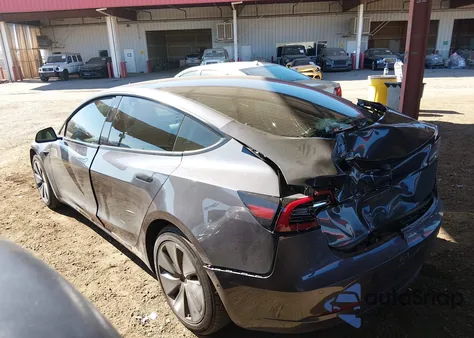 2021 Tesla Model 3 Standard Range Plus Rear-Wheel Drive z USA, uszkodzony, nr VIN 5YJ3E1EA4MF071358